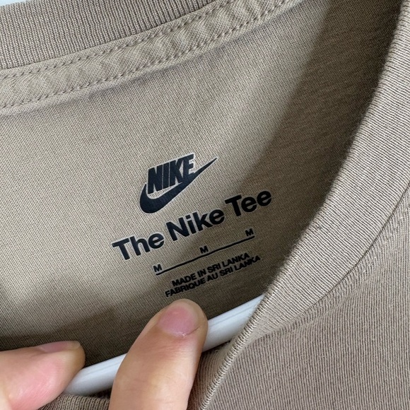 Nike Men's Cotton Embroidered Logo Shirt Tan Short Sleeve T-Shirt Size Medium - Picture 3 of 6